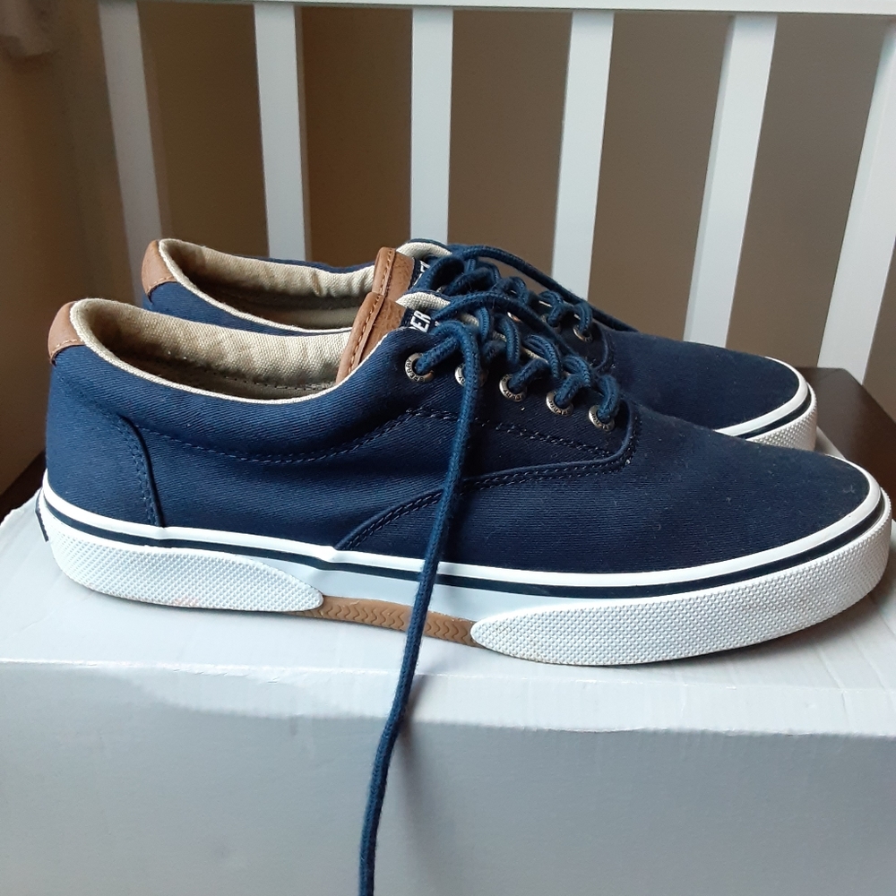 Mens canvas Sperry shoes Size 9
